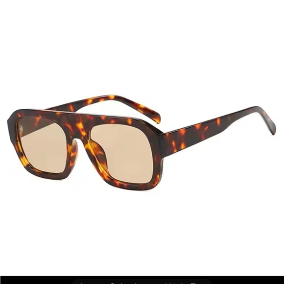 Chic Tortoise Shell Sunglasses - Picture 3 of 4